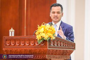 ឯកឧត្តមអភិសន្តិបណ្ឌិត ស សុខា អំពាវនាវស្ថាប័នរដ្ឋ ឯកជន និងអ្នកល្បីក្នុងបណ្ដាញសង្គម ចូលរួមចលនាផ្សព្វផ្សាយវីដេអូ ស្ដីពីការបញ្ចៀសកុមារពីគ្រោះថ្នាក់ចរាចរណ៍ និងការលង់ទឹក