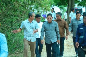 លោក កេត ម៉ៅ អភិបាលស្រុកត្រាំកក់ អញ្ជើញជាអធិបតីក្នុងកិច្ចប្រជុំបើកការដ្ឋានសាងសង់ផ្លូវបេតុងអាមេ ១ខ្សែ