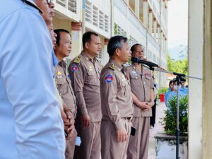 ផ្សព្វផ្សាយគោលនយោបាយភូមិ ឃុំ មានសុវត្ថិភាព និងអប់រំបង្ការបញ្ហាក្មេងទំនើង បញ្ហាគ្រឿងញៀន ដល់សិស្សានុសិស្សនៅវិទ្យាល័យ